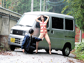 熟女野外露出動画　サンプル画像07